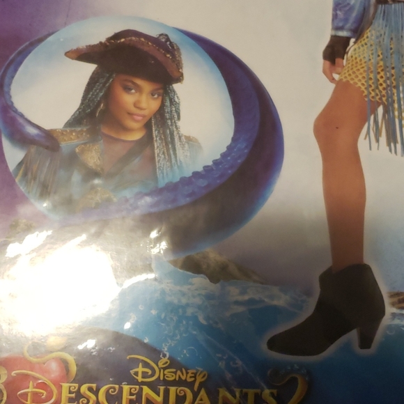 Halloween Costumes - Picture 3 of 3